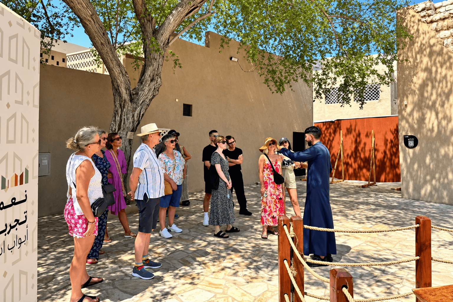 Dubai: Walking Tour Old Town, Souks, Street Food & Abra Ride