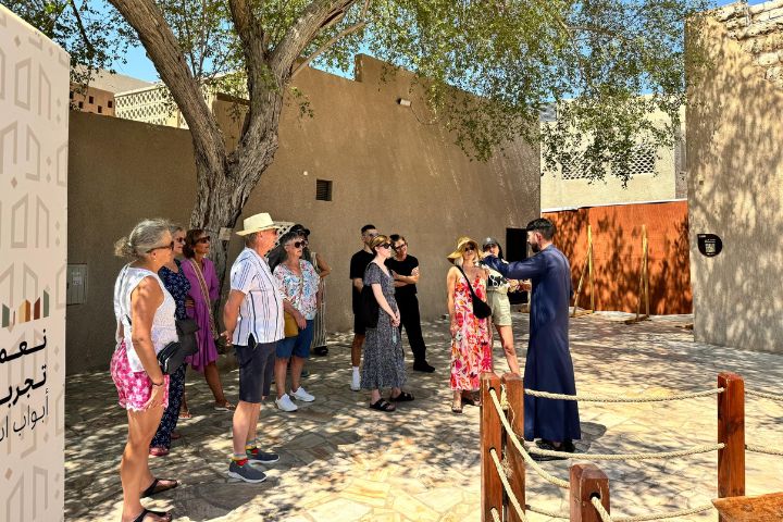 Dubai: Walking Tour Old Town, Souks, Street Food & Abra Ride