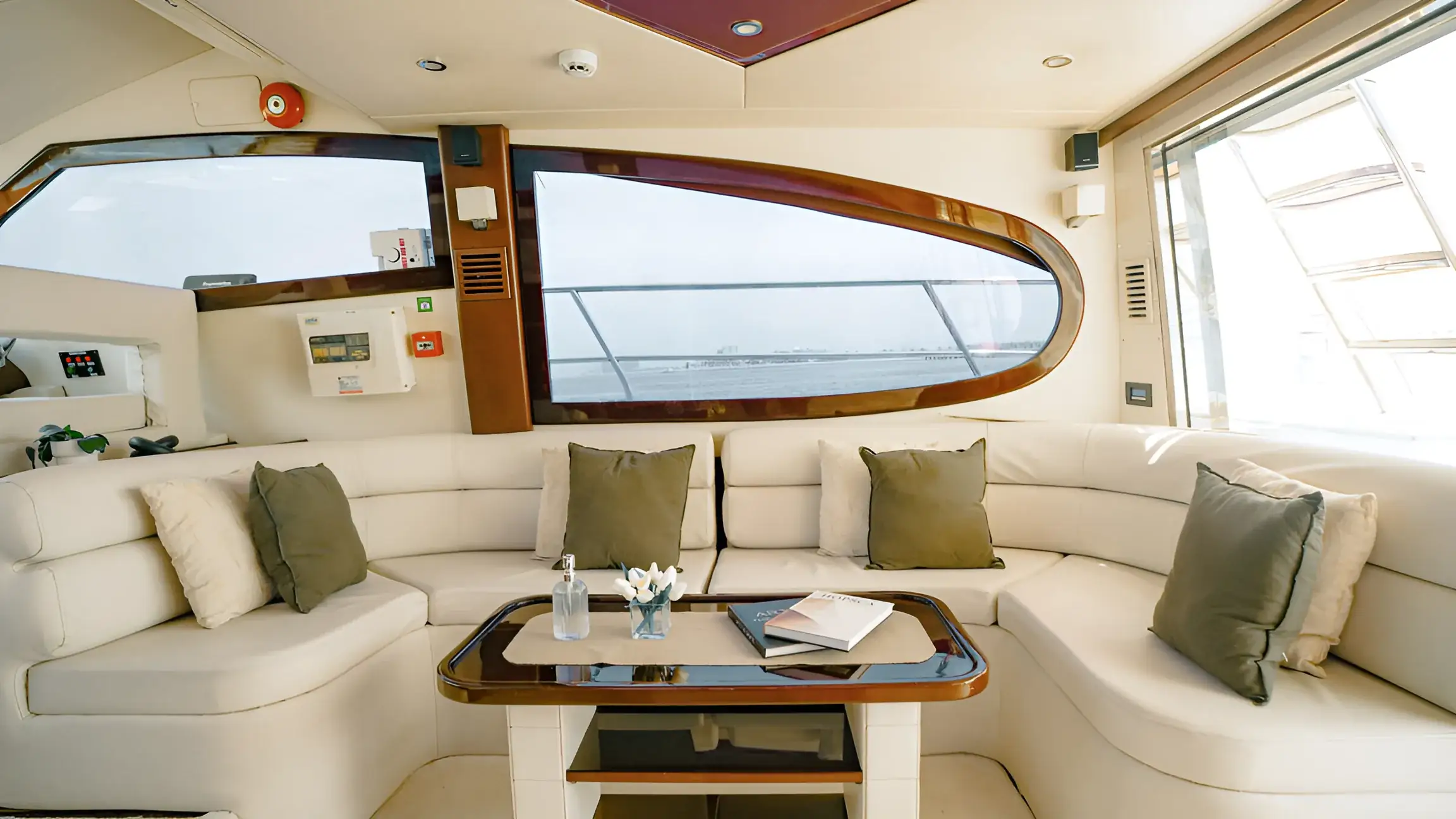 Dubai Private Yacht Charter | Luxury Yacht Rental by the Hour