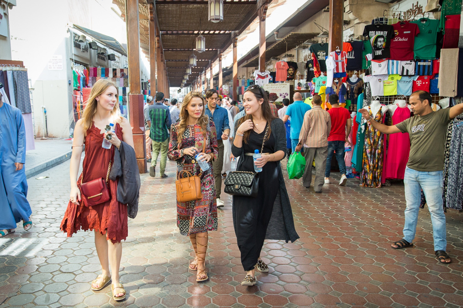 Dubai: Walking Tour Old Town, Souks, Street Food & Abra Ride